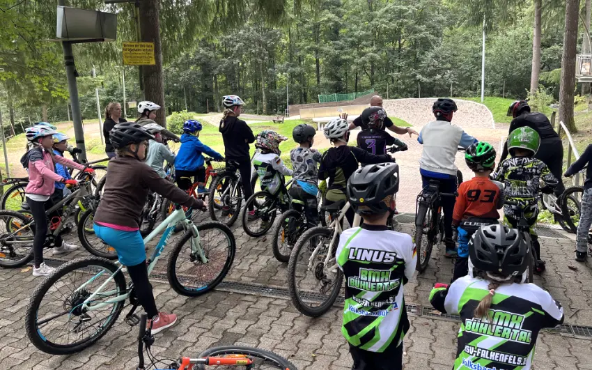 Sie betrachten gerade Kinderferienprogramm auf der BMX-Bahn